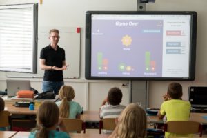 Symbolbild: Speech - Digitalization: Smartboard im Unterricht