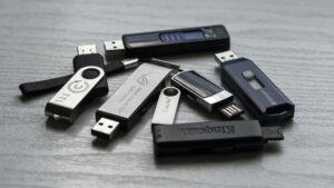 Symbolbild: USB-Stick mit Einwohnerdaten einer ganzen Stadt verloren